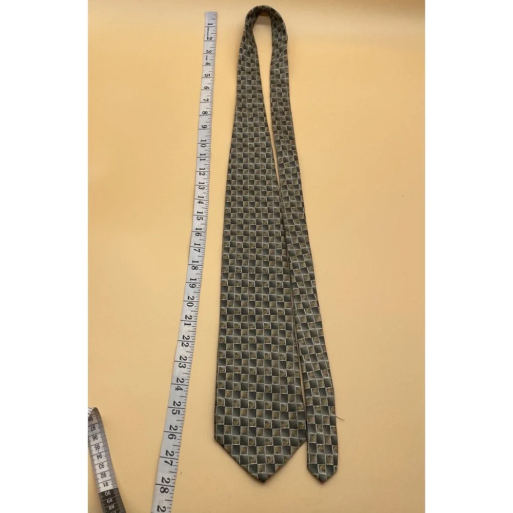 Jimmy V. Mens Neck Tie 100% Silk‎ Darryl Strawberry Collection Three Geometric